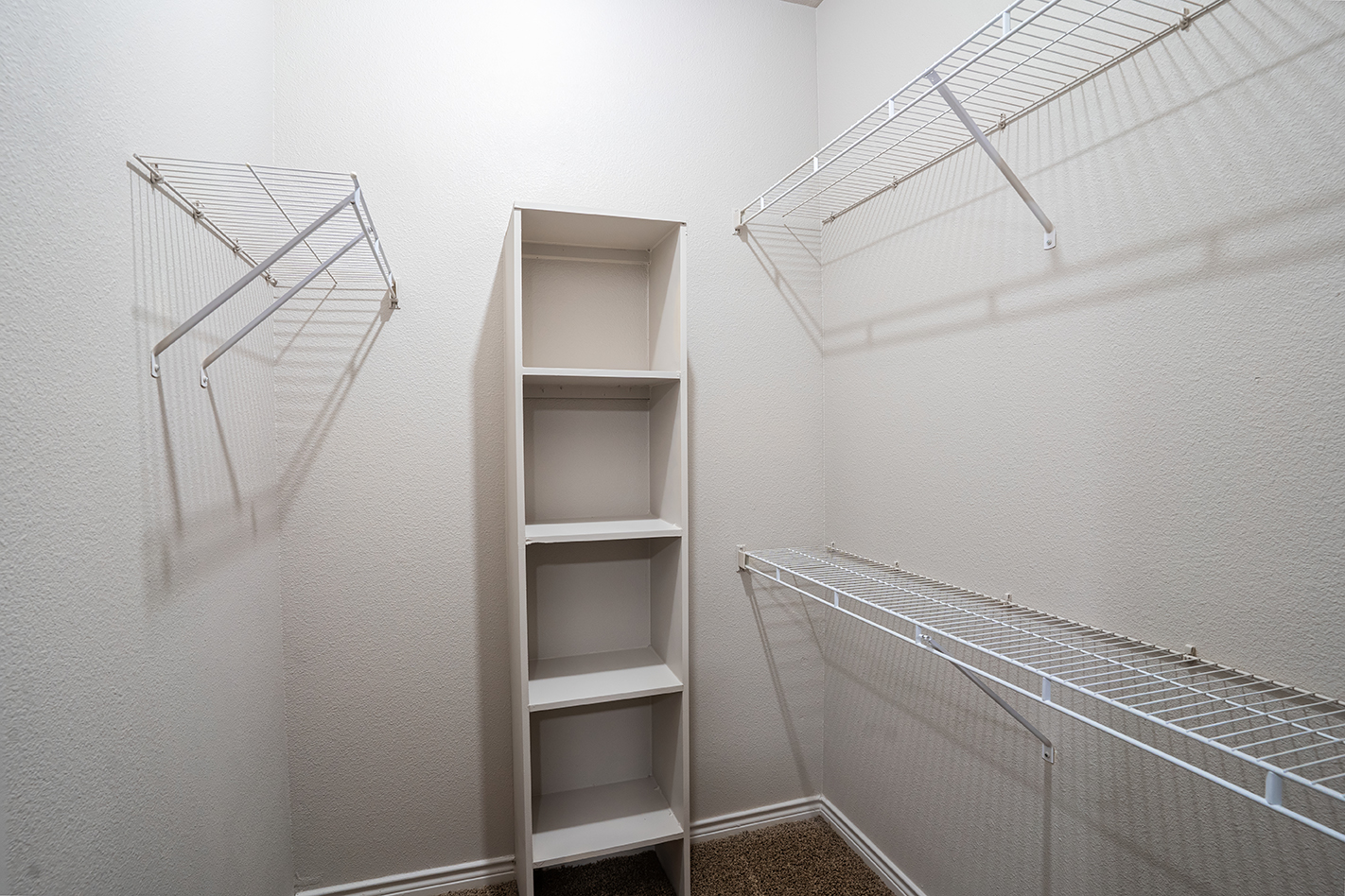 apartment-closet